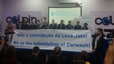 Los fiscales brasileños de Lava Jato ganan el Premio contra la Corrupción