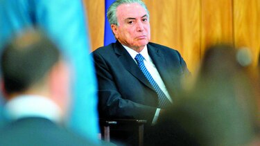 Fiscal investigaría a ministros