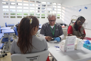 200 mujeres en San Miguelito reciben implantes anticonceptivos en feria de salud