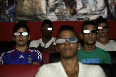 Cuba prohíbe salas de cine y de juegos electrónicos privadas