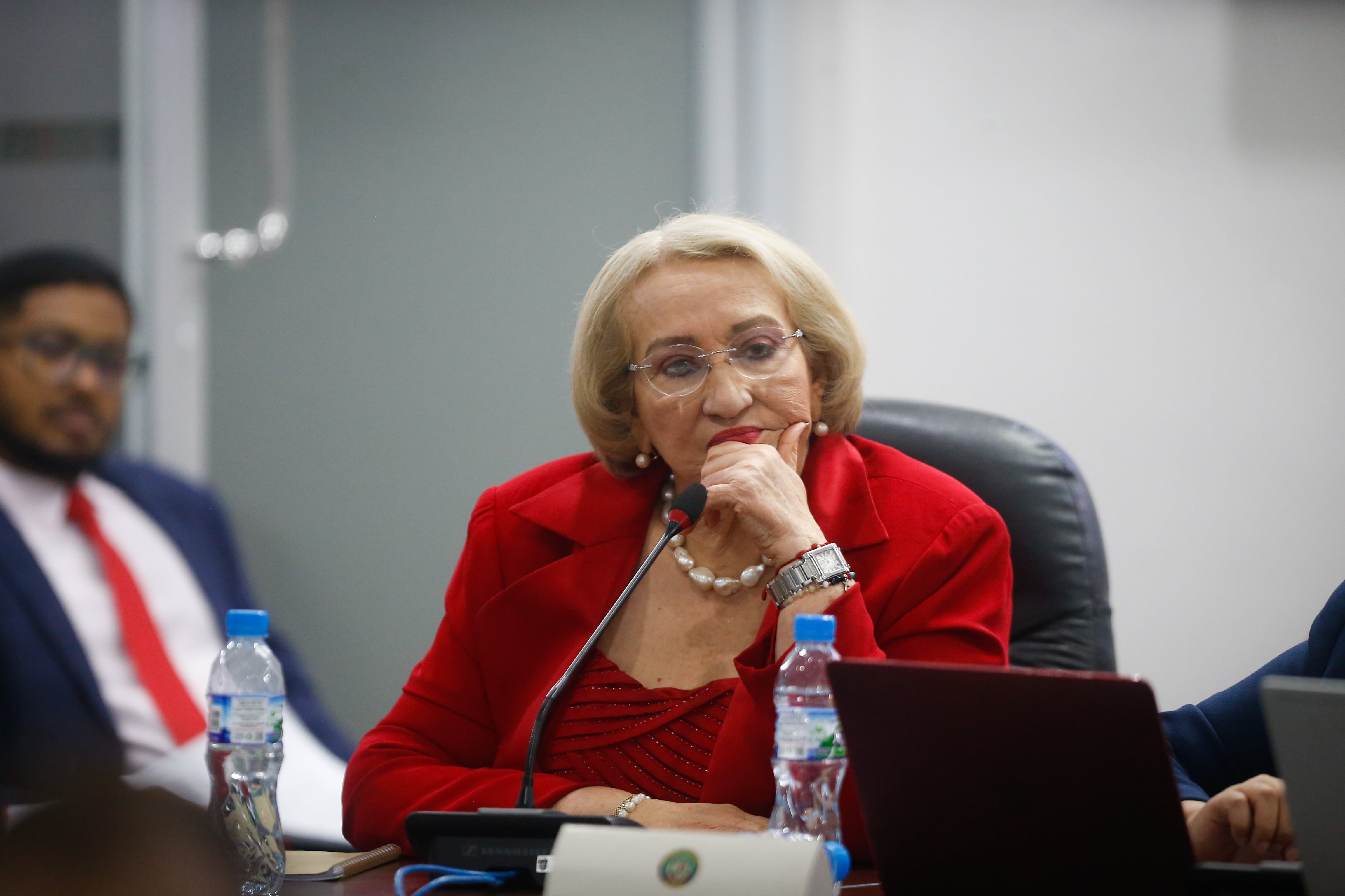 Crisis en la Unachi: Etelvina Medianero presenta su renuncia como rectora