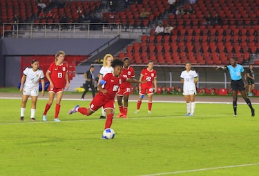 Panamá golea con tres penaltis y Riley Tanner se luce con un doblete