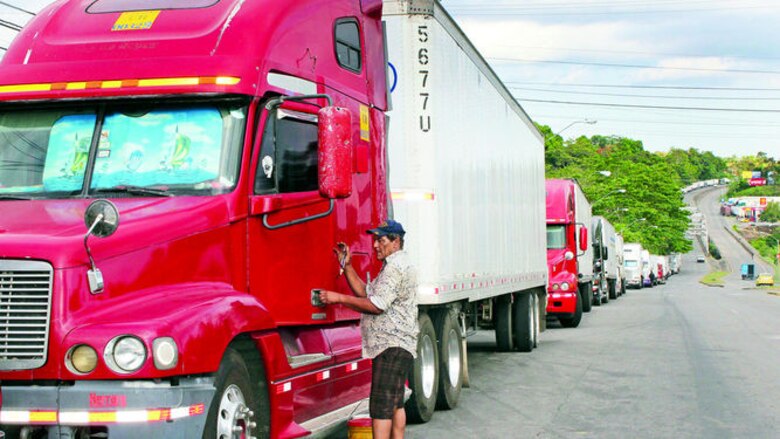 Panamá asiste a Costa Rica ante el colapso de Puerto Caldera