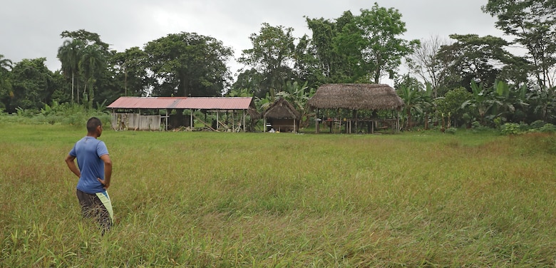 Policía Nacional refuerza comunidad donde asesinaron a siete personas