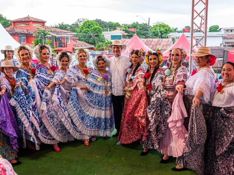 ¡Seco Herrerano rinde homenaje a nuestras tradiciones!