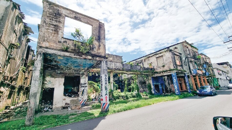 Alcalde y diputado de Colón derriban otro inmueble protegido