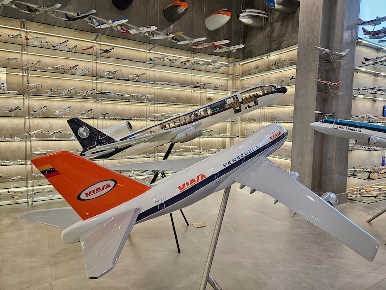 La colección de aviones a escala más grande de la región está en Panamá