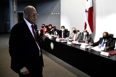 950 millones de dólares en salarios por leyes especiales