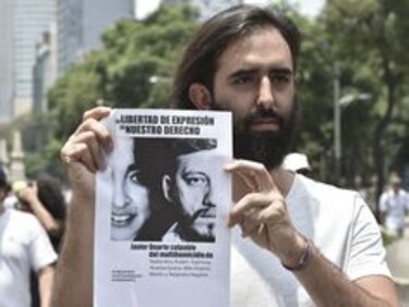 Escritores y periodistas piden justicia por crimen del fotógrafo Rubén Espinosa