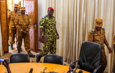 Soldados toman el control de la televisión nacional en la capital de Burkina Faso