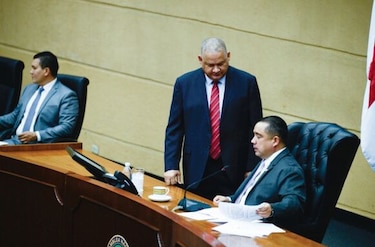 Robinson y Adames se reeligen en comisiones