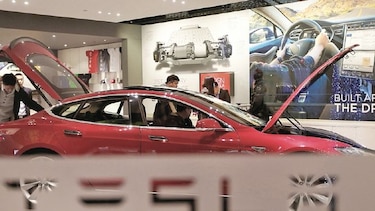 Directiva de Tesla analiza salida de bolsa