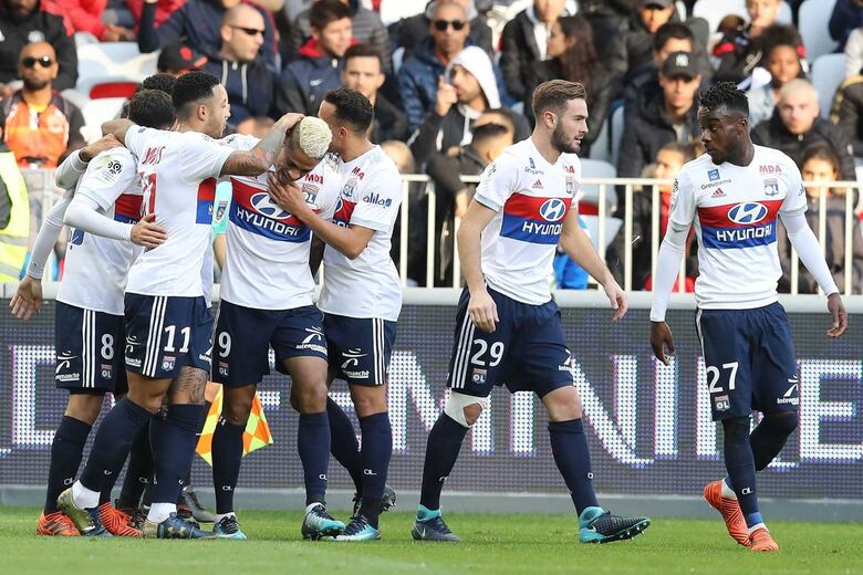 Cavani y Neymar afianzan al líder PSG