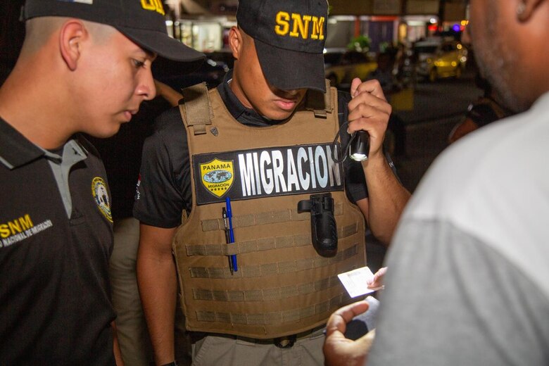 Mitradel y Migración realizan operativos en comercios para detectar infracción de normas laborales y migratorias