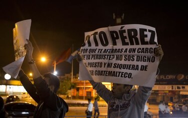 Protestas por escándalos presionan al presidente de Guatemala Otto Pérez Molina