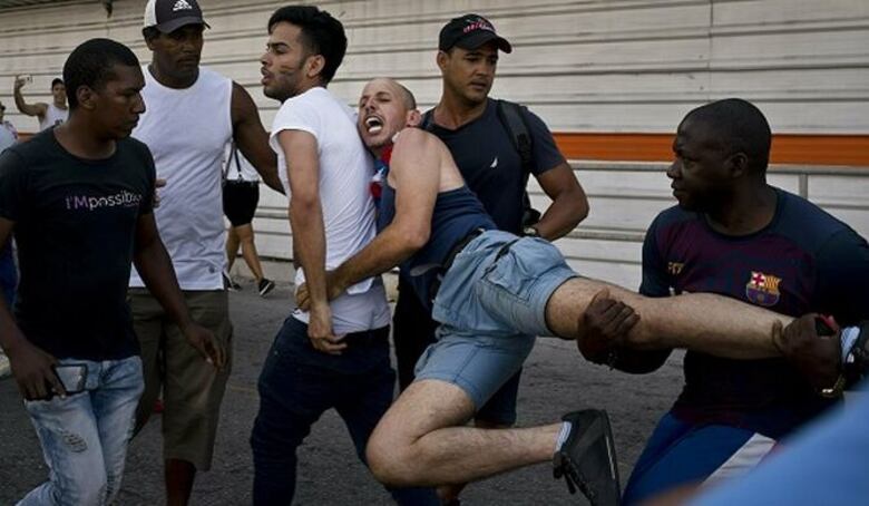 Cuba: Policía interrumpe marcha por los derechos LGBT