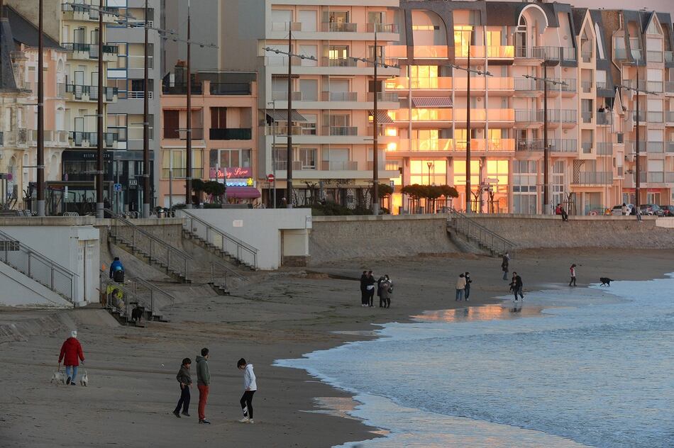 Francia, Italia y Brasil activan nuevas restricciones en su lucha contra la Covid-19