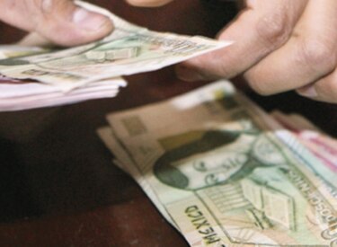 Peso mexicano continúa al alza y recorta terreno al dólar