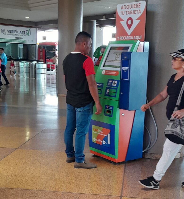 Usuarios del transporte público se quejan de las máquinas de recarga de la Terminal de Albrook