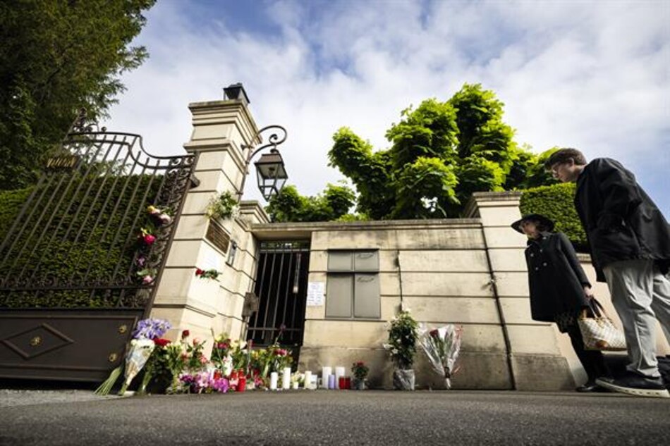 Fans de Tina Turner homenajean con flores y velas a la reina del rock