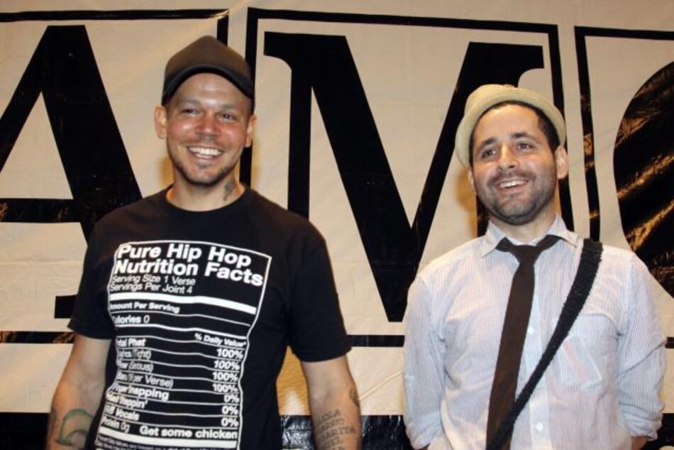 Calle 13 presenta adelanto de video con Assange