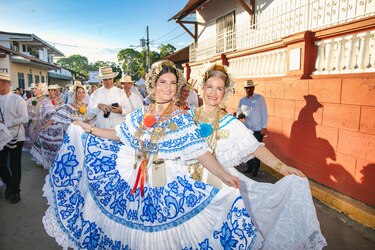 Banco General vuelve a brillar en el Desfile de las Mil Polleras 2026