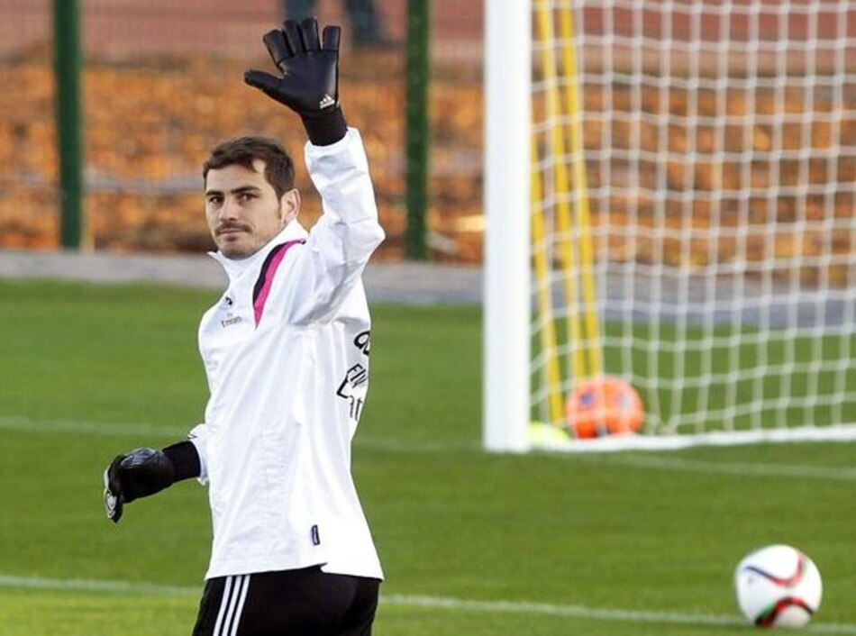 La prensa portuguesa da la bienvenida a Casillas, el nuevo 'dragón'