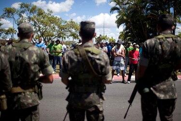 Bolsonaro sube salarios a la Policía Federal