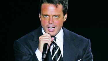 Luis Miguel pospone gira por razones médicas