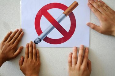 Reloj gigante recuerda cada vez que una persona muere producto del tabaco