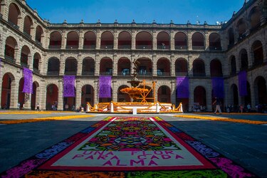 México dedica altar del Día de Muertos a fallecidos por Covid-19