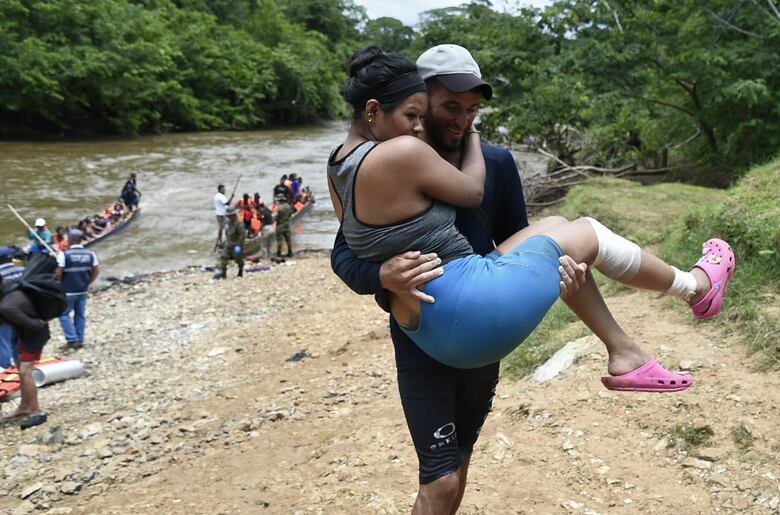 Presidentes de Panamá y Costa Rica sobrevuelan Darién, ruta de los migrantes