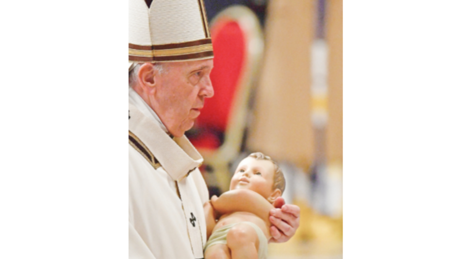 En Nochebuena, el papa Francisco destaca la gracia de la pequeñez