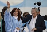 Macri y Fernández cierran campañas electorales en Argentina