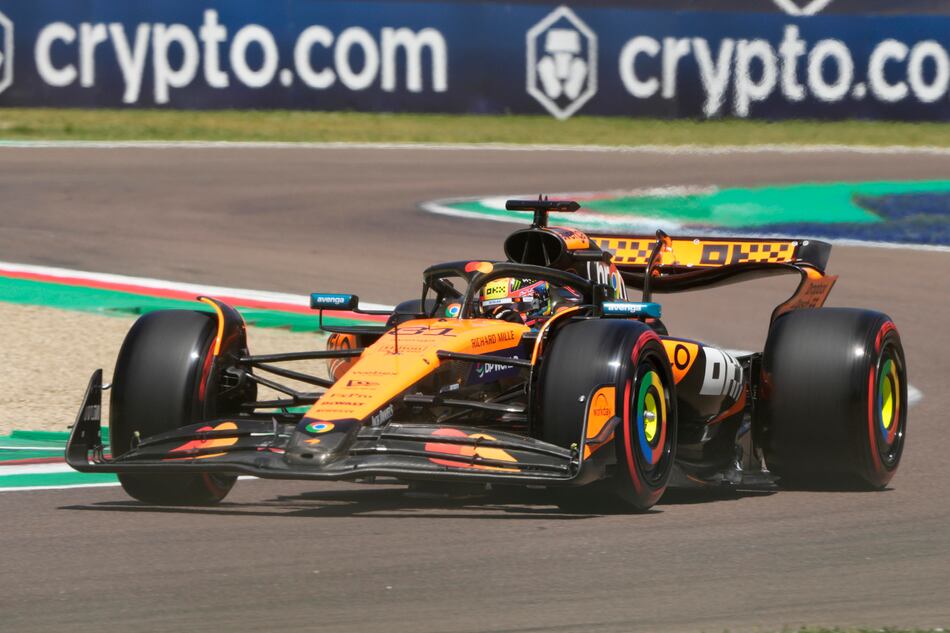 Piastri y McLaren dominan los ensayos de Imola