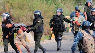 Jeanine Áñez intenta poner fin a violentas protestas