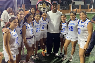 ‘Amé el arroz con pollo’: Jaylinn Hawkins visita Panamá