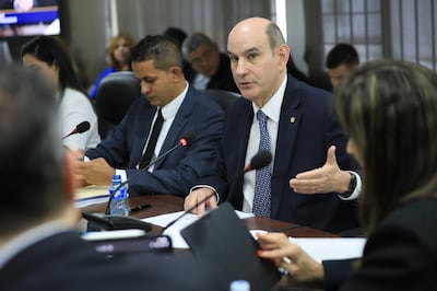Chapman defiende los $37 millones en publicidad estatal: ‘Nadie habló de que bajamos el servicio de la deuda’ 
