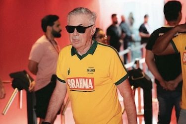 Ancelotti disfruta en primera línea del Carnaval de Salvador, en Brasil