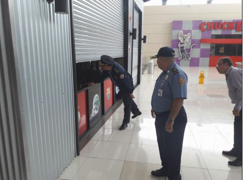 Fuga de gas subterráneo en Multiplaza; bomberos ordenan cierre por algunas horas de restaurantes