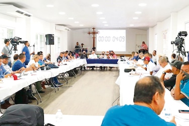 Se retoma el diálogo entre reclamos, amenazas de cierres y poco consenso