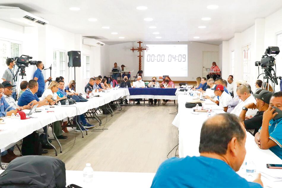 Se retoma el diálogo entre reclamos, amenazas de cierres y poco consenso