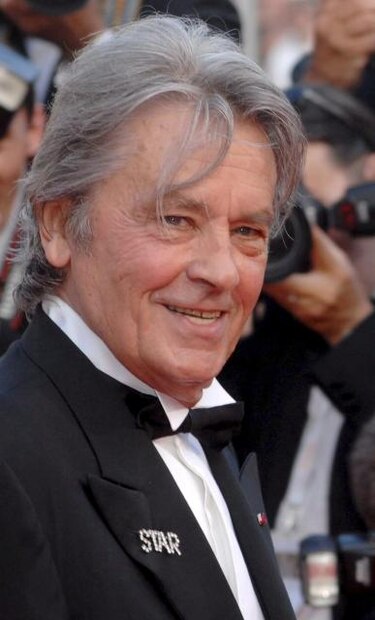 El actor Alain Delon fue operado de una arritmia en París