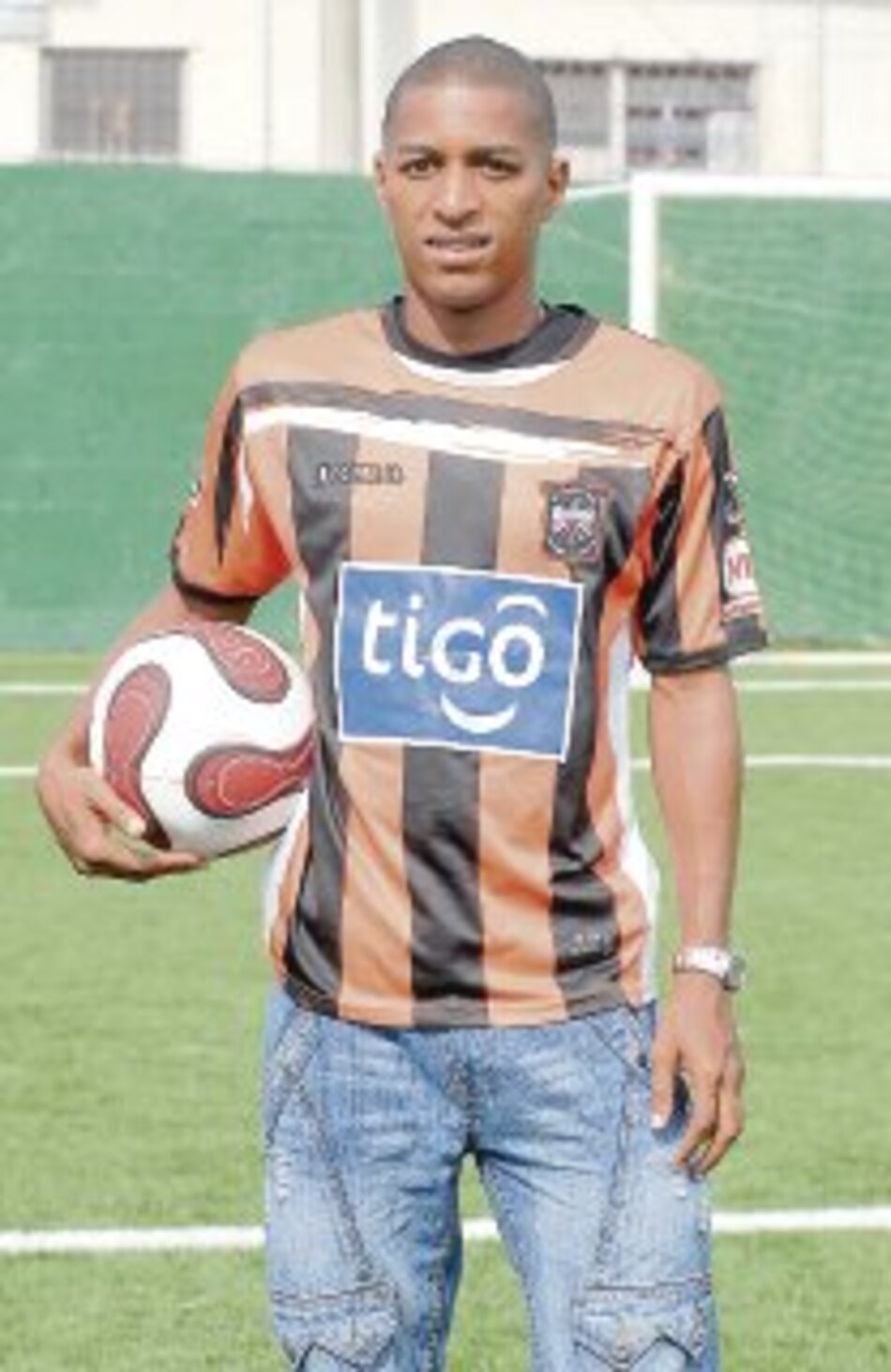 Muñoz anota y es goleador de la liga de El Salvador