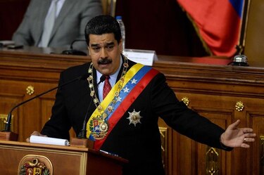 Venezuela: Maduro lanza plan de 'salud ancestral' en medio de grave escasez de fármacos