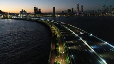 Aplausos para el personal de salud que combate el coronavirus en Panamá