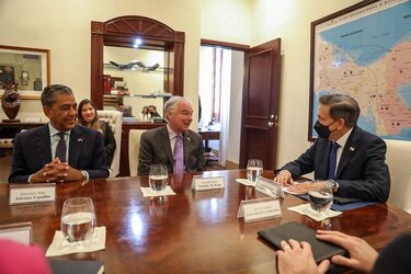 Presidente de Panamá pide apoyo a Estados Unidos para atender flujo migratorio irregular