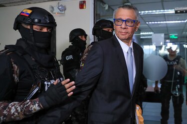 El exvicepresidente Jorge Glas, entre los 300 reos trasladados a nueva cárcel de Ecuador