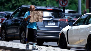 Por qué en Estados Unidos, el país más rico del mundo, no para de aumentar el número de personas sin hogar