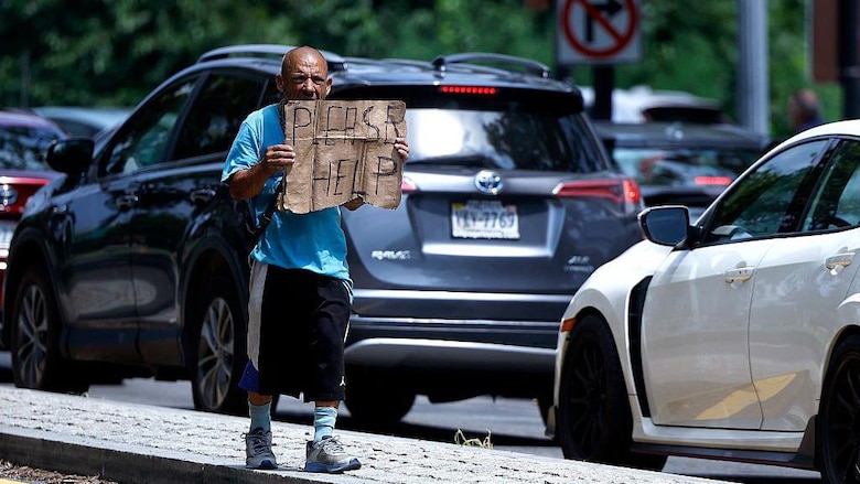 Por qué en Estados Unidos, el país más rico del mundo, no para de aumentar el número de personas sin hogar